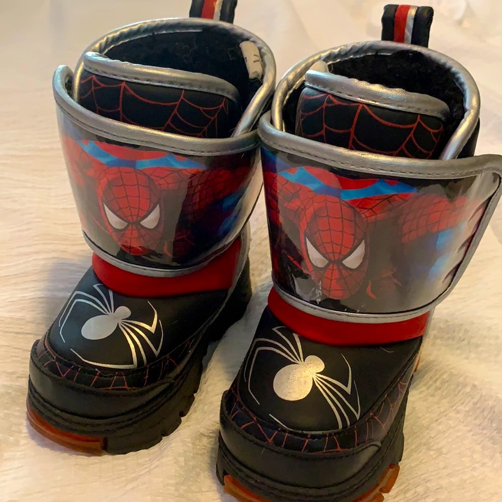 Spider-Man snow boots